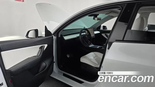 Tesla Model Y — Фото автомобиля 15