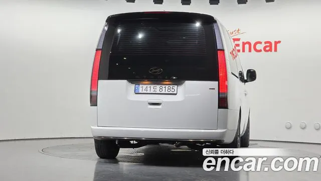 Hyundai Staria Staria 4WD Lounge 9 мест — Фото автомобиля 2