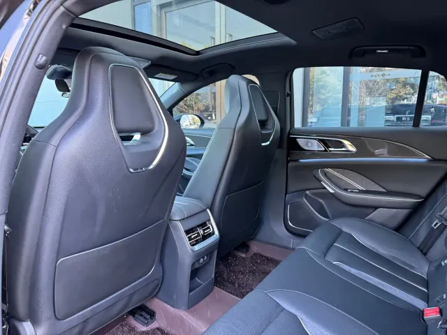Hongqi H6 — Фото автомобиля 8