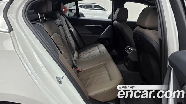 BMW 5 Series G60 — Фото автомобиля 12