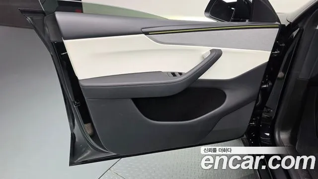 Tesla Model Y — Фото автомобиля 13
