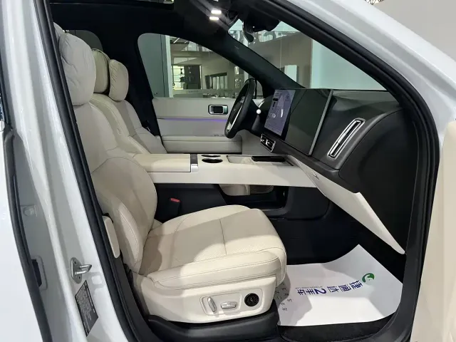 Li Auto L6 — Фото автомобиля 21