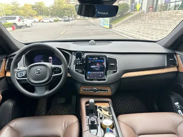 Volvo XC90 — Фото автомобиля 6