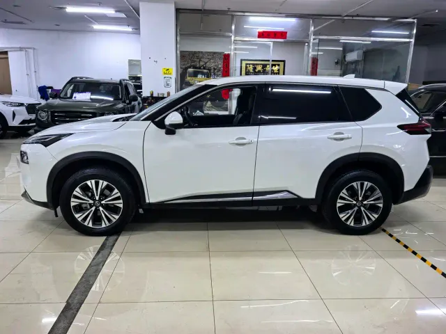 Nissan X-Trail — Фото автомобиля 6