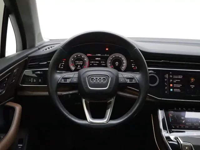 Audi Q7 — Фото автомобиля 15