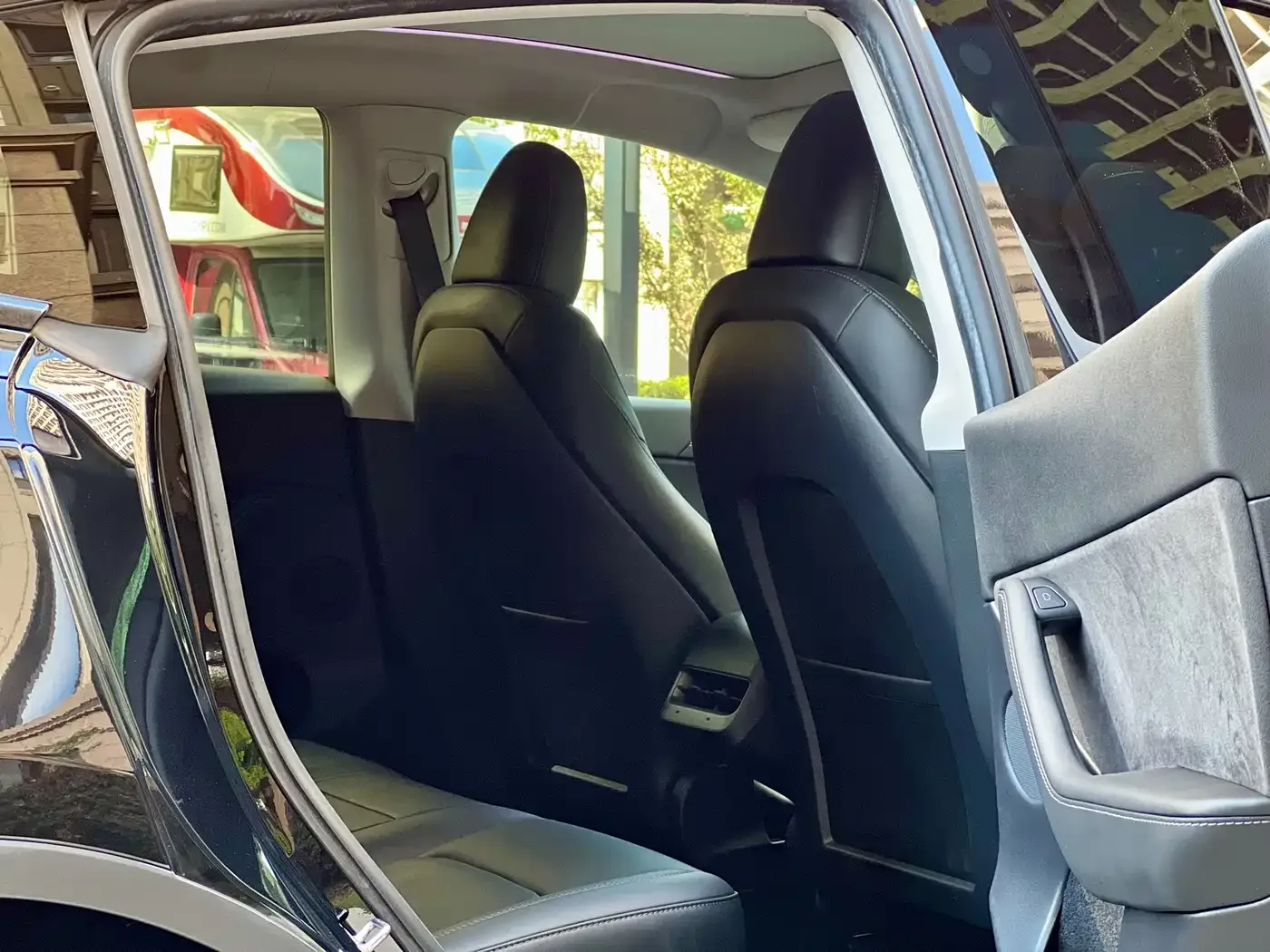 Tesla Model Y 2022 Facelift Rear-Wheel Drive Version — Фото автомобиля 14