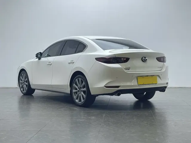 Mazda Axela — Фото автомобиля 6