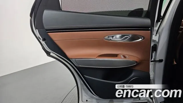 Genesis GV70 — Фото автомобиля 14