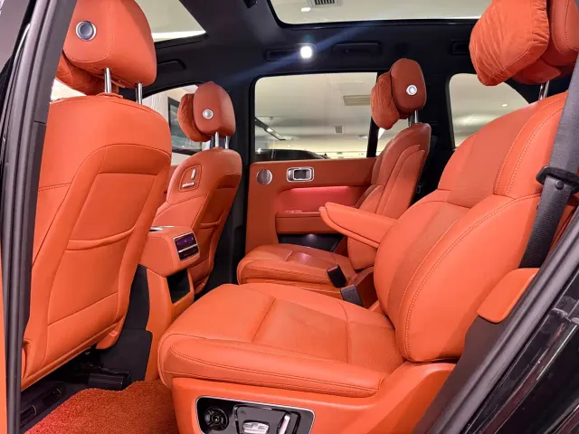 Li Auto L8 — Фото автомобиля 10