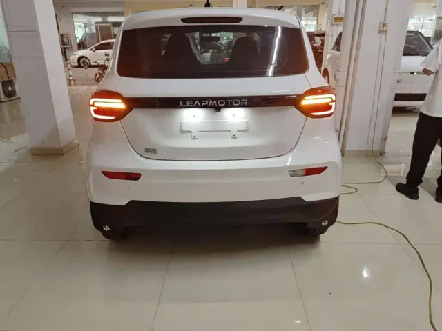 Leapmotor T03 — Фото автомобиля 5