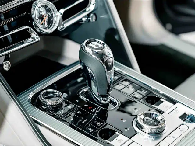 Bentley Flying Spur — Фото автомобиля 18