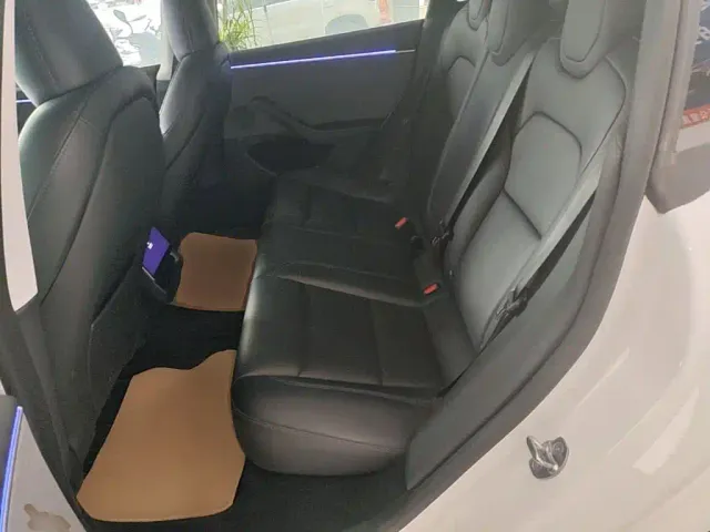 Tesla Model 3 — Фото автомобиля 16