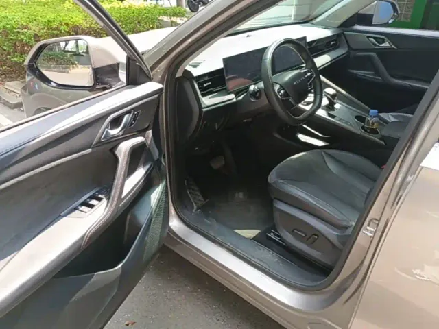 Roewe D5X DMH — Фото автомобиля 15