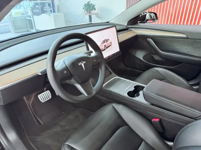 Tesla Model 3 — Фото автомобиля 15