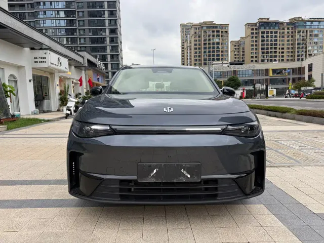 Leapmotor C10 — Фото автомобиля 2
