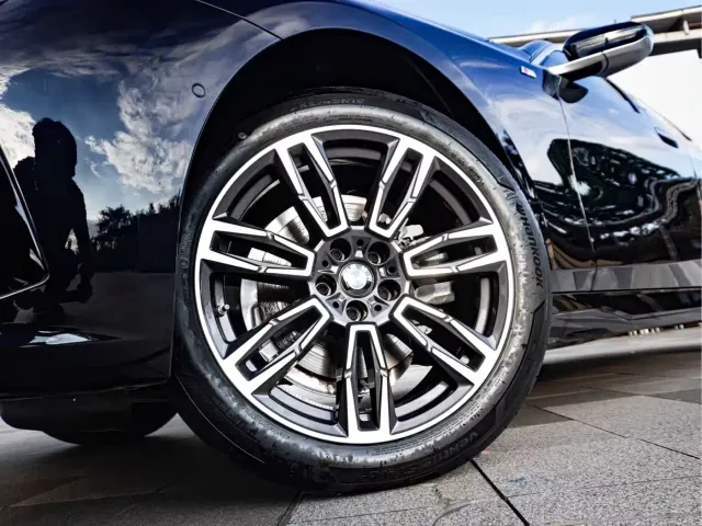 BMW 5 Series — Фото автомобиля 5