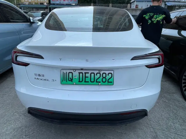 Tesla Model 3 — Фото автомобиля 8