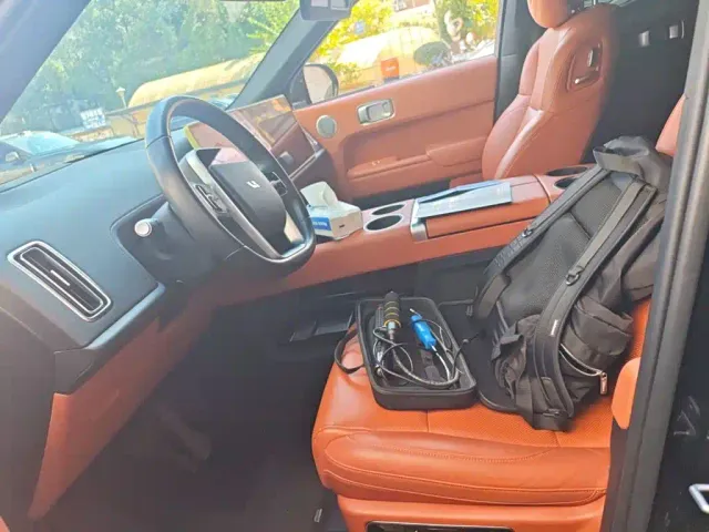 Li Auto L8 — Фото автомобиля 11