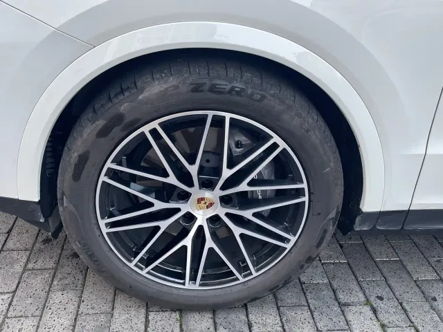 Porsche Cayenne — Фото автомобиля 3