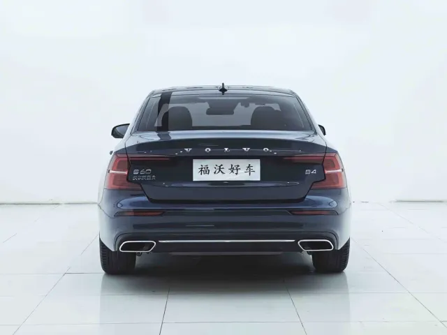 Volvo S60 — Фото автомобиля 5