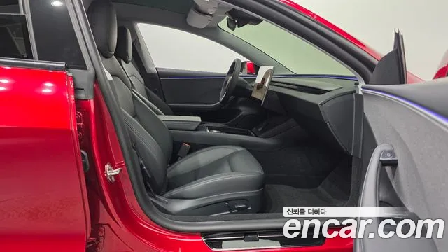Tesla Model 3 — Фото автомобиля 22