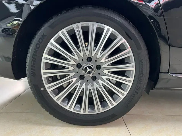 Mercedes-Benz E-Class — Фото автомобиля 27