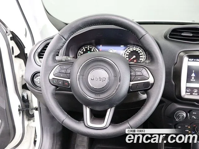 Jeep Renegade — Фото автомобиля 15