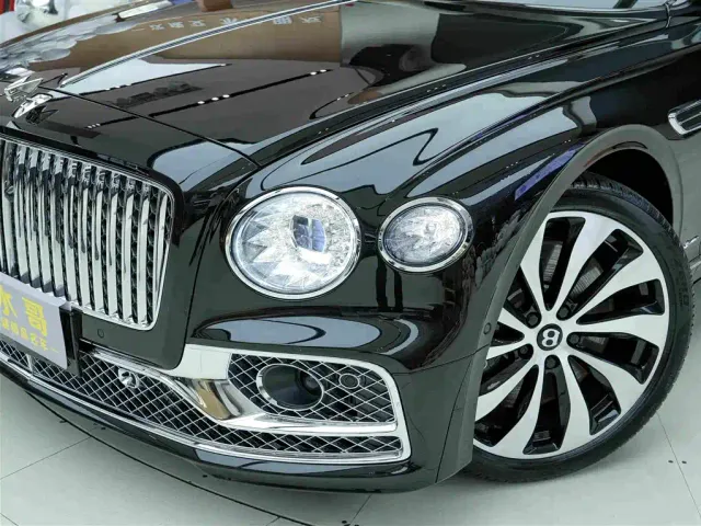 Bentley Flying Spur — Фото автомобиля 23