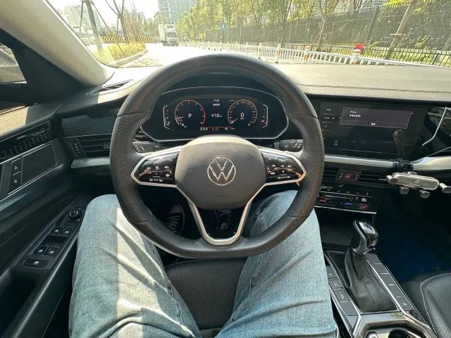 Volkswagen Passat — Фото автомобиля 10
