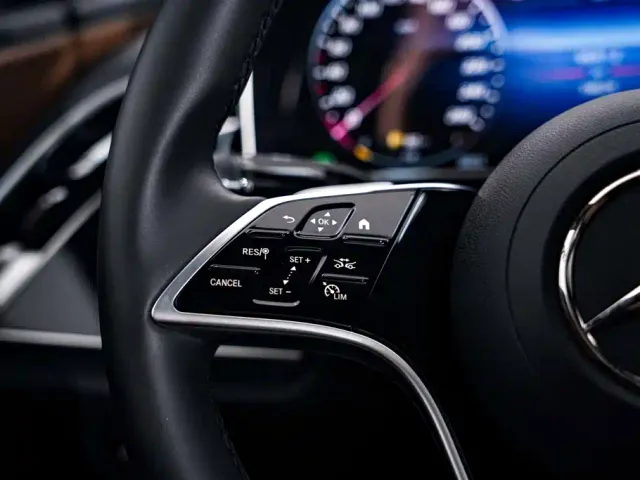 Mercedes-Benz E-Class — Фото автомобиля 27
