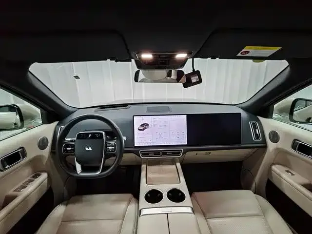 Li Auto L9 — Фото автомобиля 4