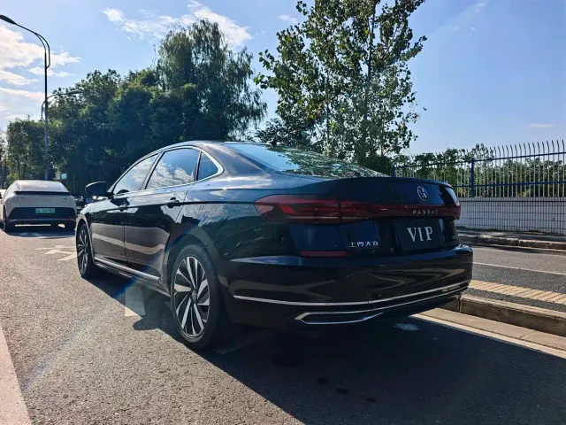 Volkswagen Passat — Фото автомобиля 7