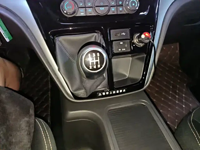 JAC Refine M3 — Фото автомобиля 13