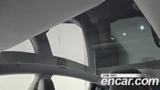 Tesla Model Y — Фото автомобиля 21