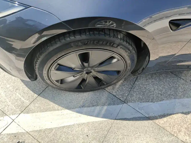 Tesla Model 3 — Фото автомобиля 22