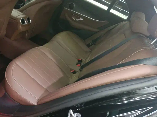 Mercedes-Benz E-Class — Фото автомобиля 12