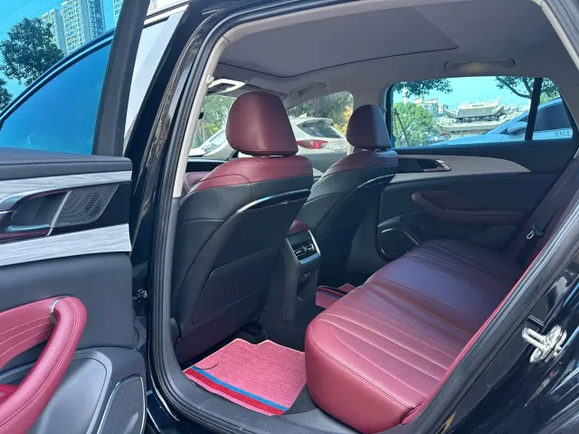 Hongqi H5 — Фото автомобиля 10