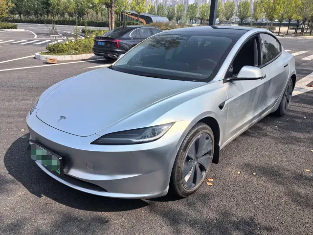 Фотография автомобиля — Tesla Model 3