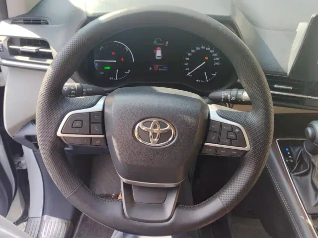 Toyota Sienna — Фото автомобиля 15