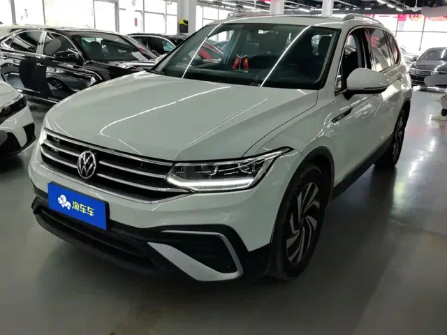 Фотография автомобиля — Volkswagen Tiguan L
