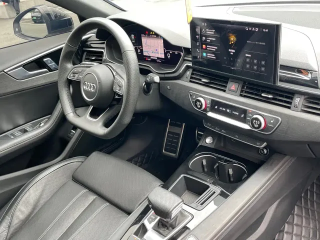 Audi A4L — Фото автомобиля 14