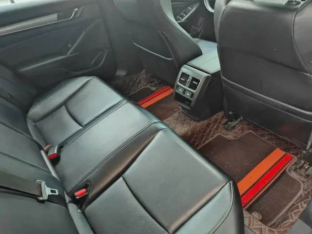 Honda Accord — Фото автомобиля 10