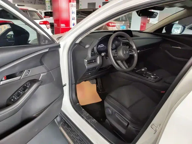 Mazda CX-30 EV — Фото автомобиля 15