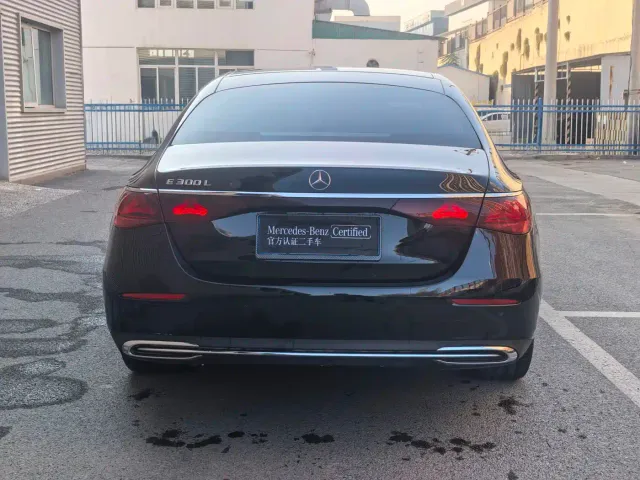 Mercedes-Benz E-Class — Фото автомобиля 7