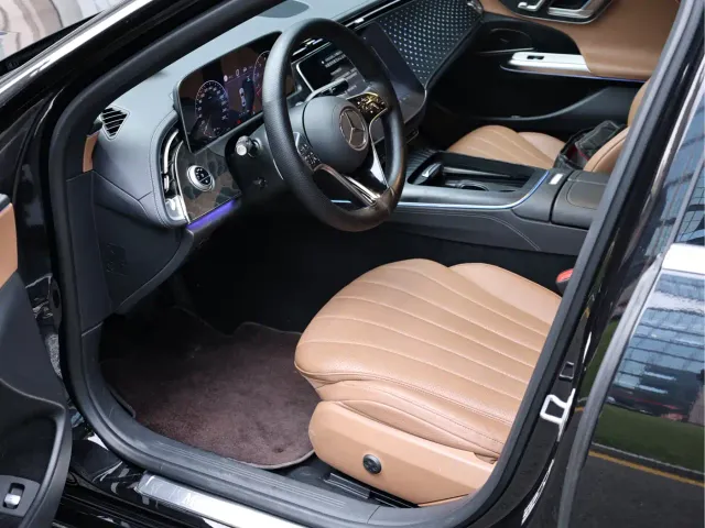 Mercedes-Benz E-Class — Фото автомобиля 8