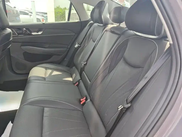Volkswagen Passat — Фото автомобиля 16