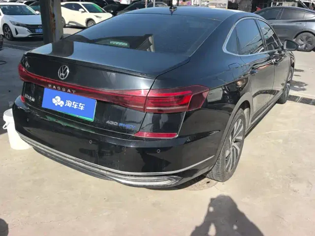 Volkswagen Passat — Фото автомобиля 3