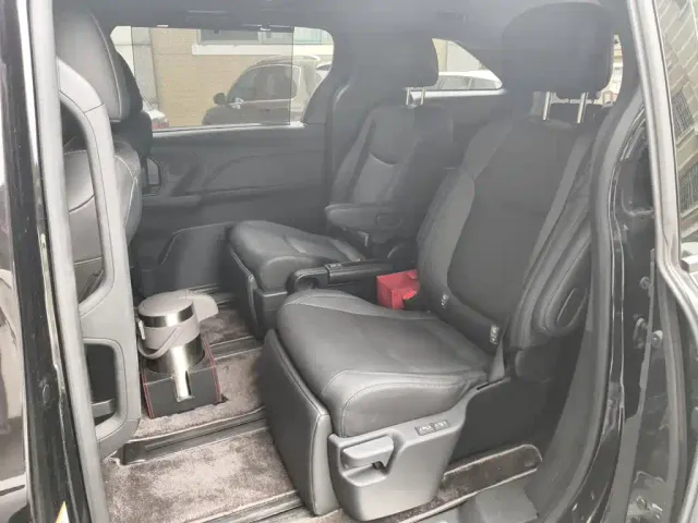 Toyota Sienna — Фото автомобиля 14