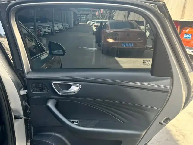 Roewe D7 — Фото автомобиля 12