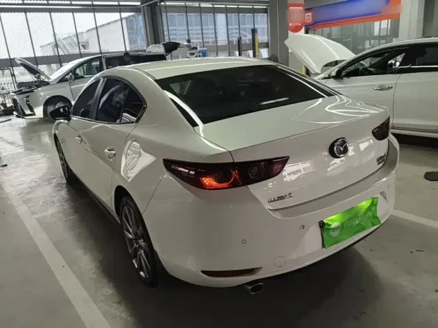 Mazda Axela — Фото автомобиля 4